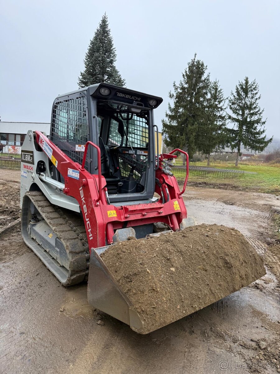 práce šmykom riadeným nakladačom Takeuchi TL8 - ako UNC