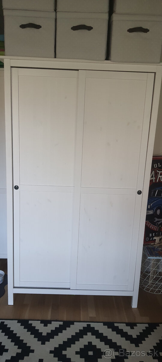 SKRINA HEMNES BIELA POSUVNÉ DVERE