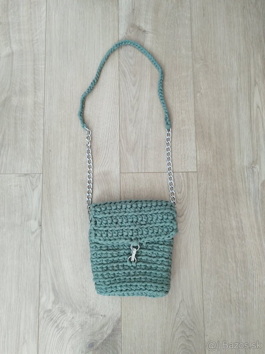 Malá háčkovaná hand mede kabelka