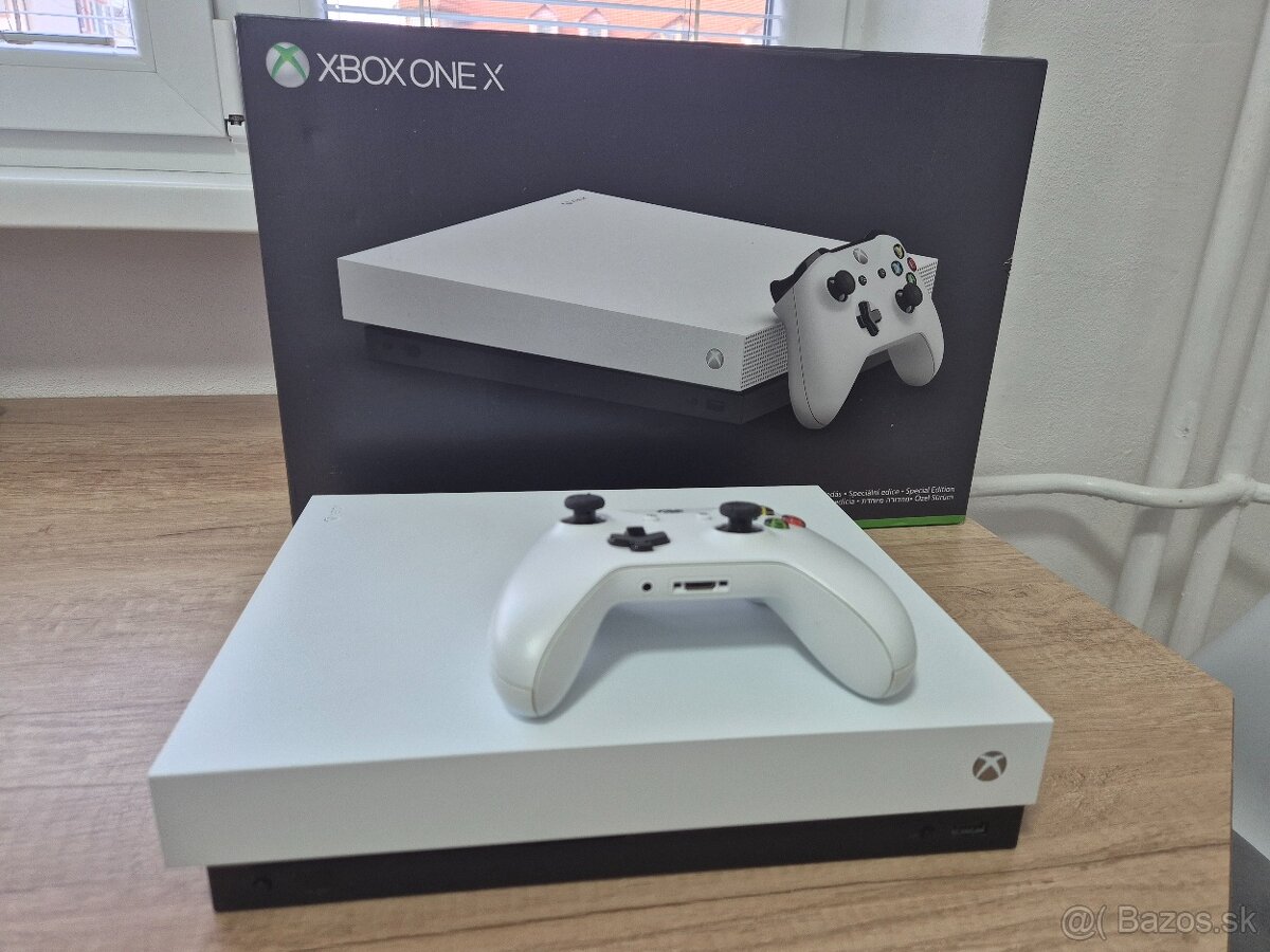 Xbox One X 1 TB - komplet balenie