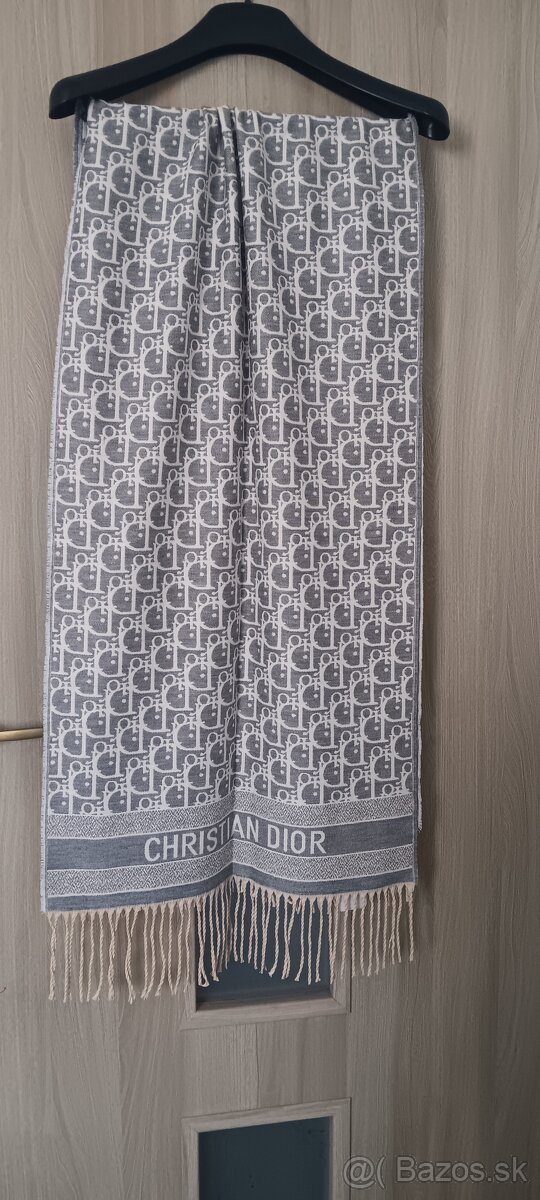 Dior šál