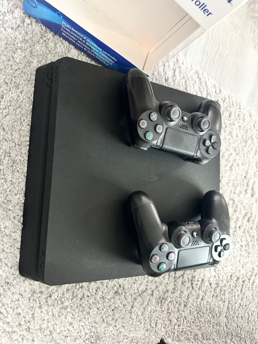 Ponúkam na predaj ps4 Slim