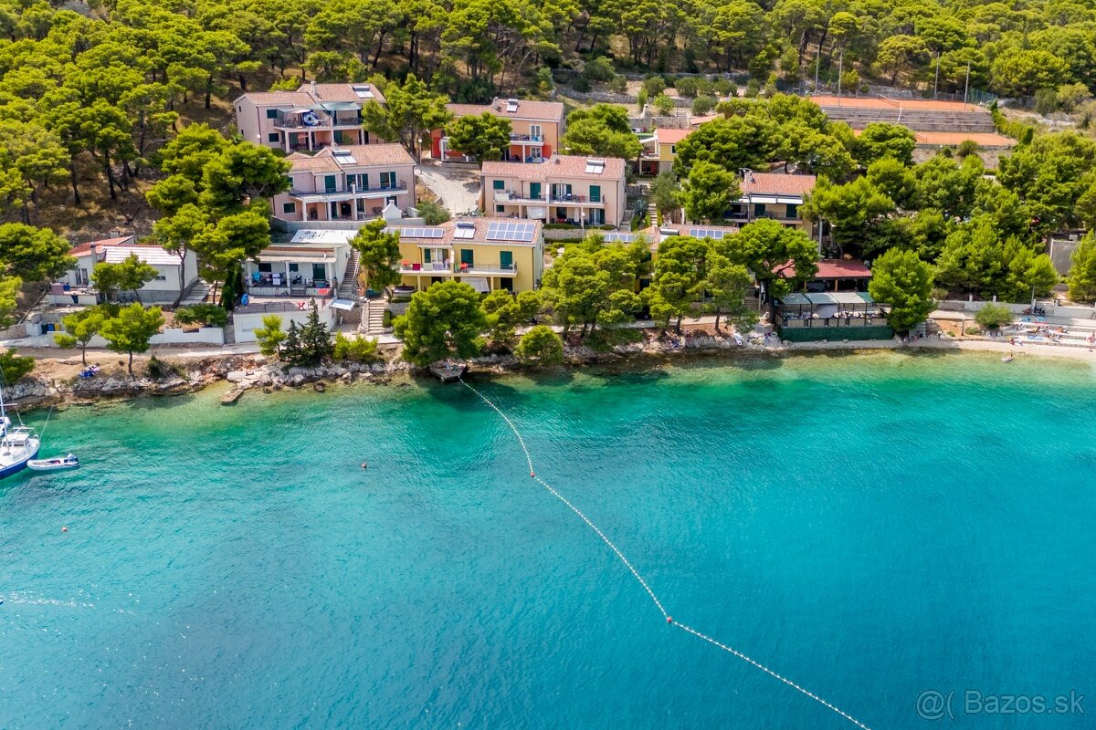 PREDAJ Vila so štyrmi apartmánmi pri mori,Rogoznica