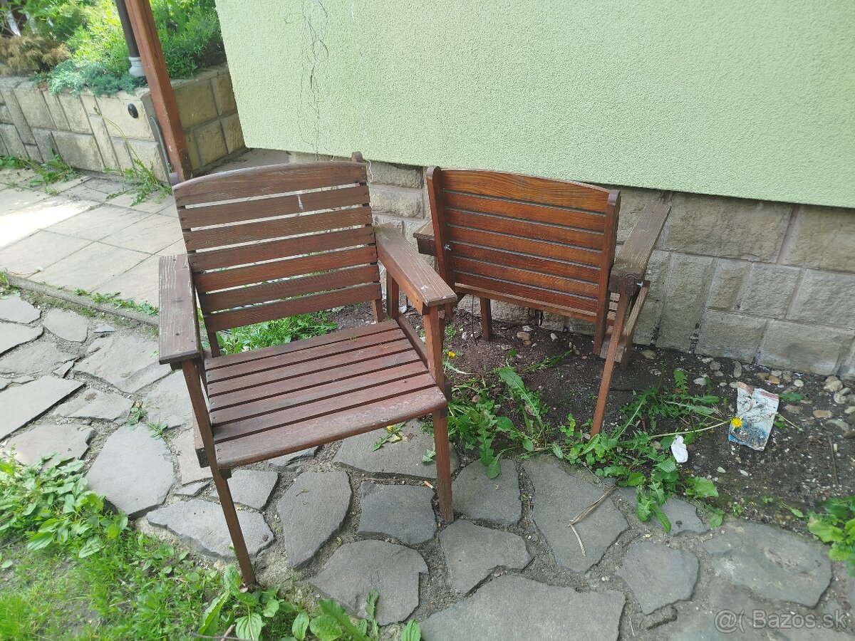 Drevené stoličky