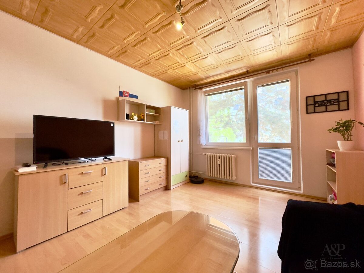 NA PREDAJ 2 IZB. BYT PREROBENÝ NA 3 IZB., 64M2, ŠTEFÁNIKOVA
