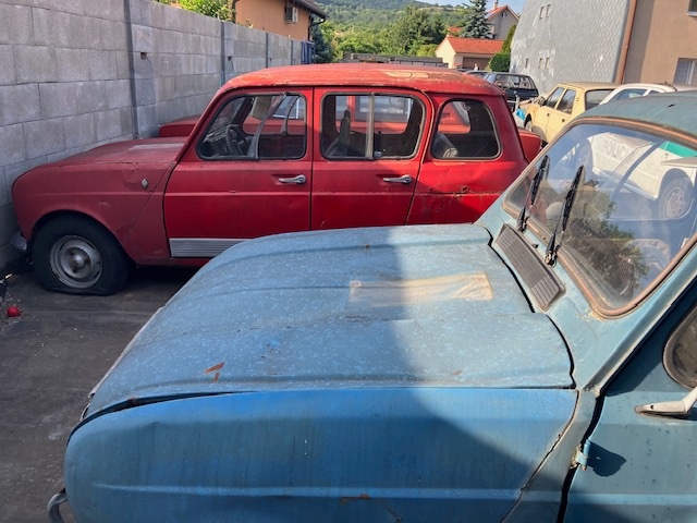 Predám dve vozidlá Renault 4