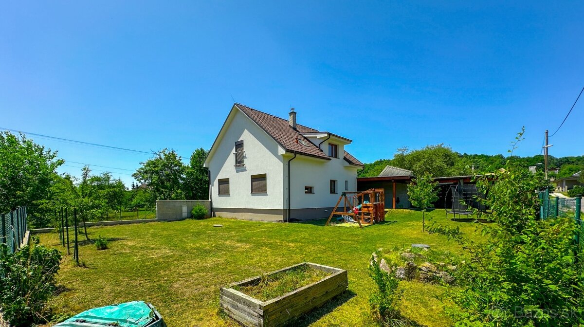 Krásny, slnečný dom v meste Žarnovica (ul. P. Jilemnického)