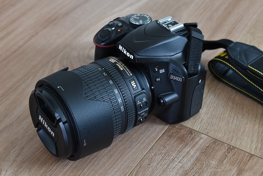 Nikon d3400 s bluetooth - VR objektiv 18-105 AF 7 tis. cvak.