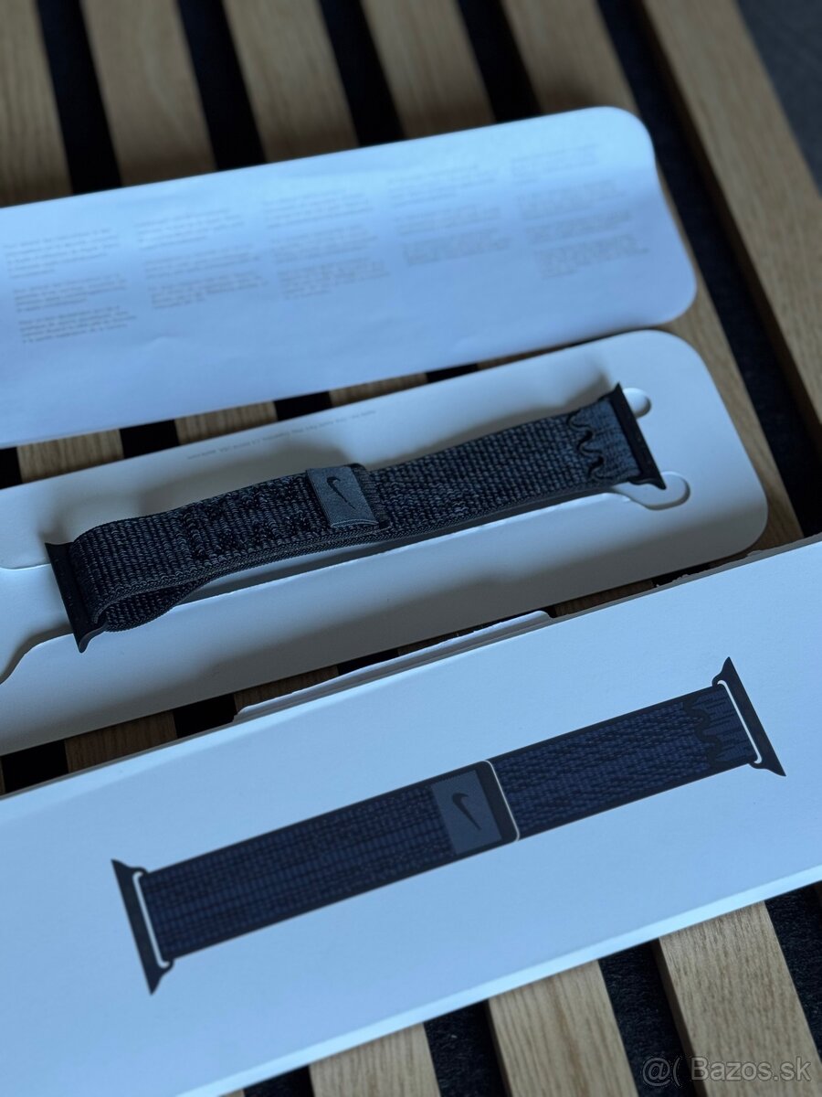 Remienok Nike pre Apple Watch 44/45/46/49 mm čierno-modrý