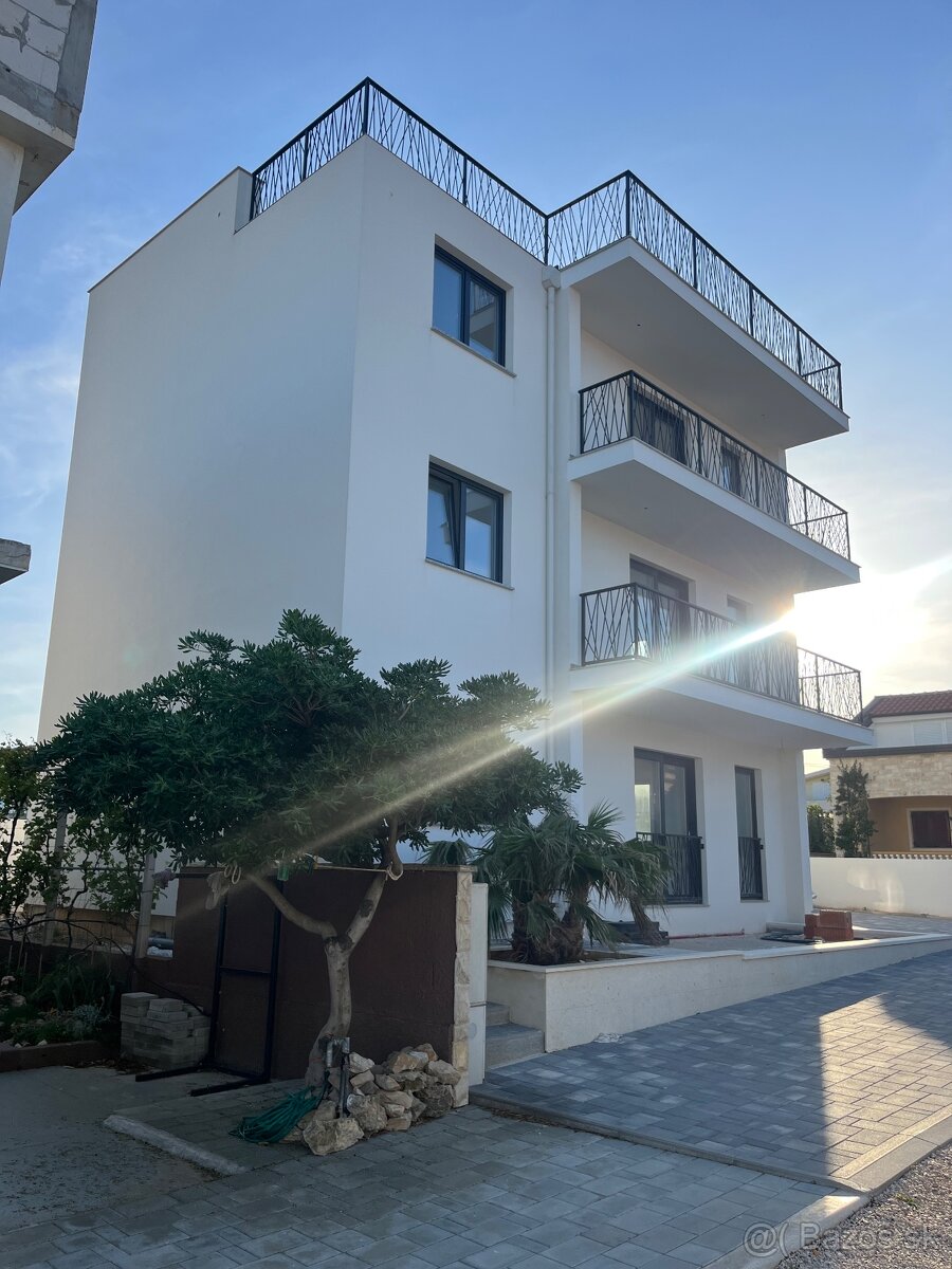 Na predaj apartmánový dom – ostrov Vir, Chorvátsko