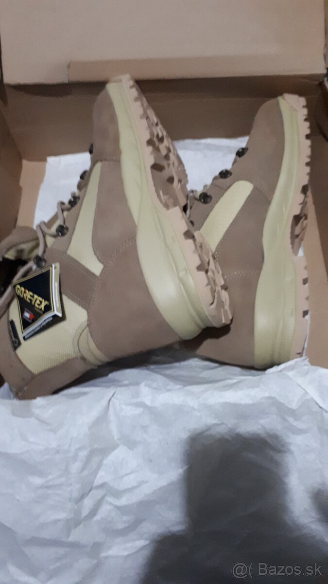 Kanady Goratex 46 to je 11 ka