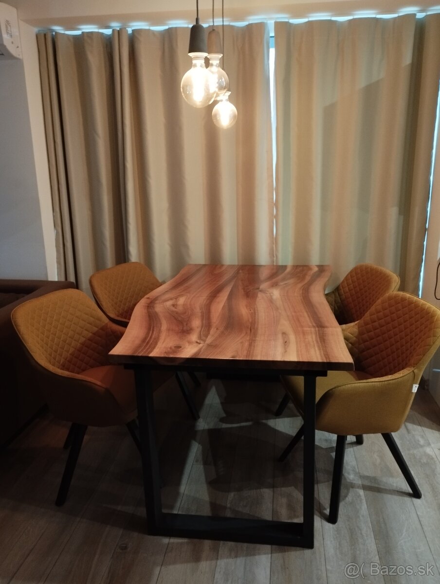 Orechový stôl znižena cena