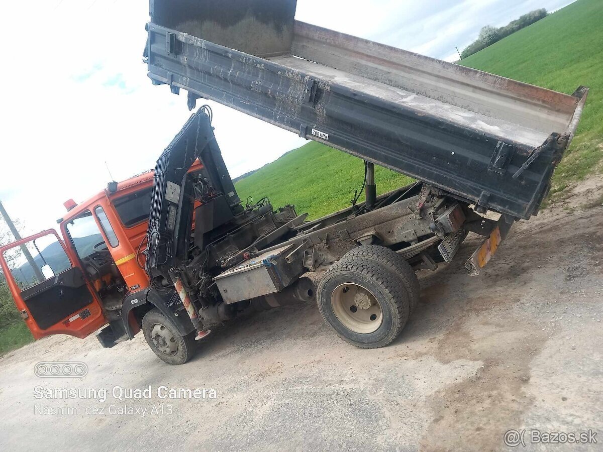 Trojstrany sklapač s hydraulickou rukou