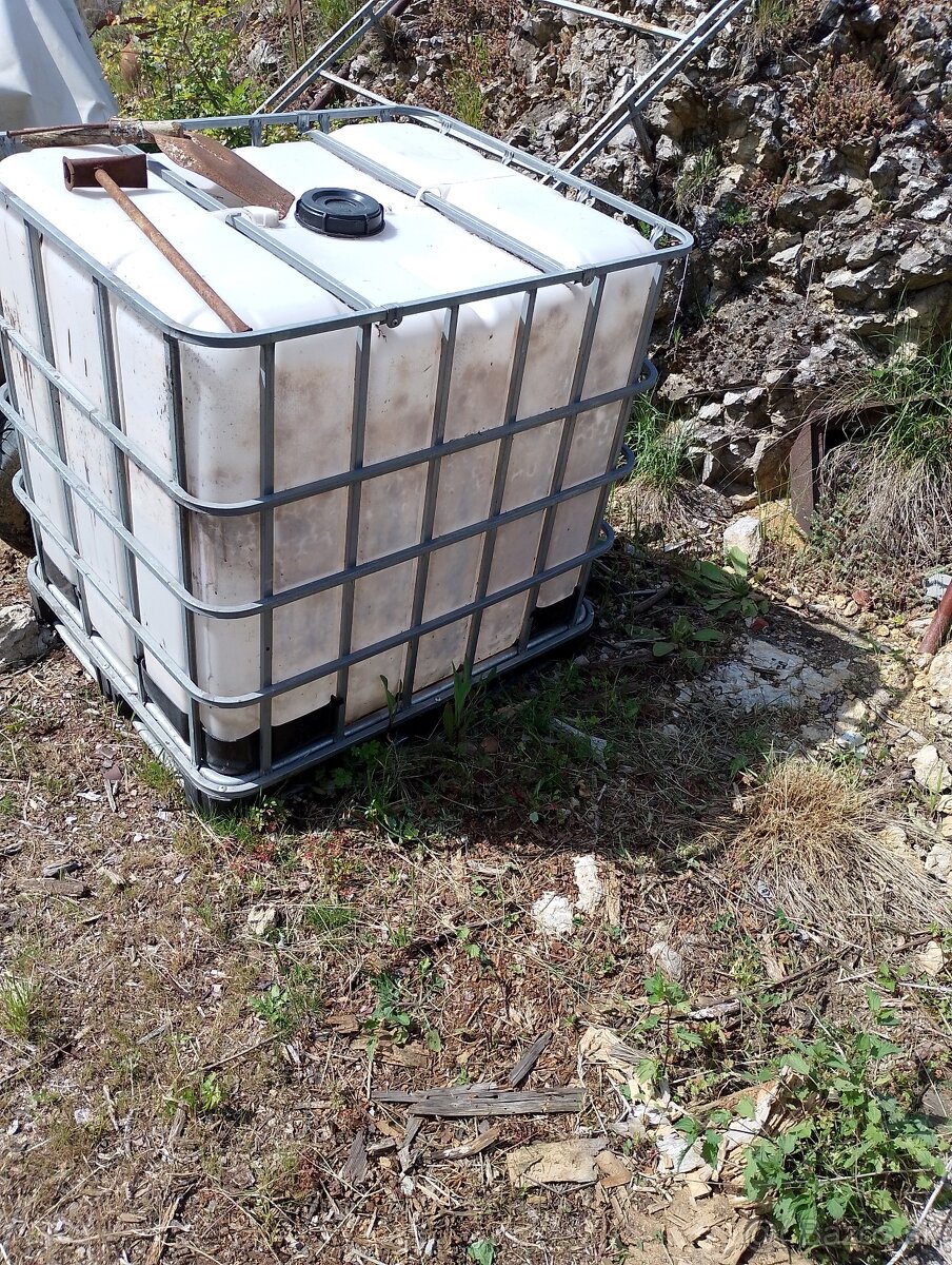 Predám 1000 litrovú nádrž