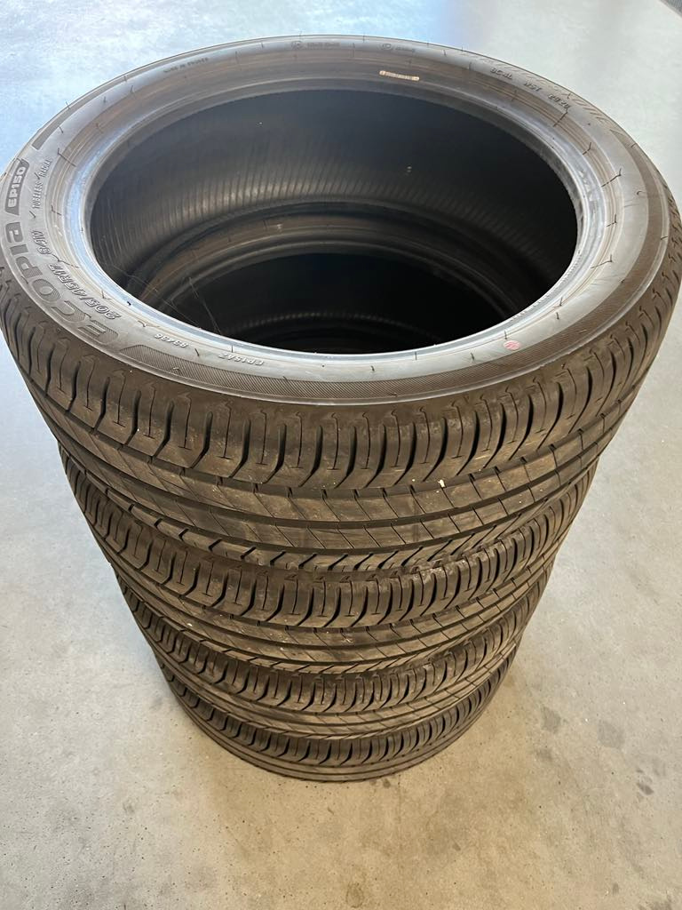 Predam letne pneumatiky Bridgestone 205/45R17.