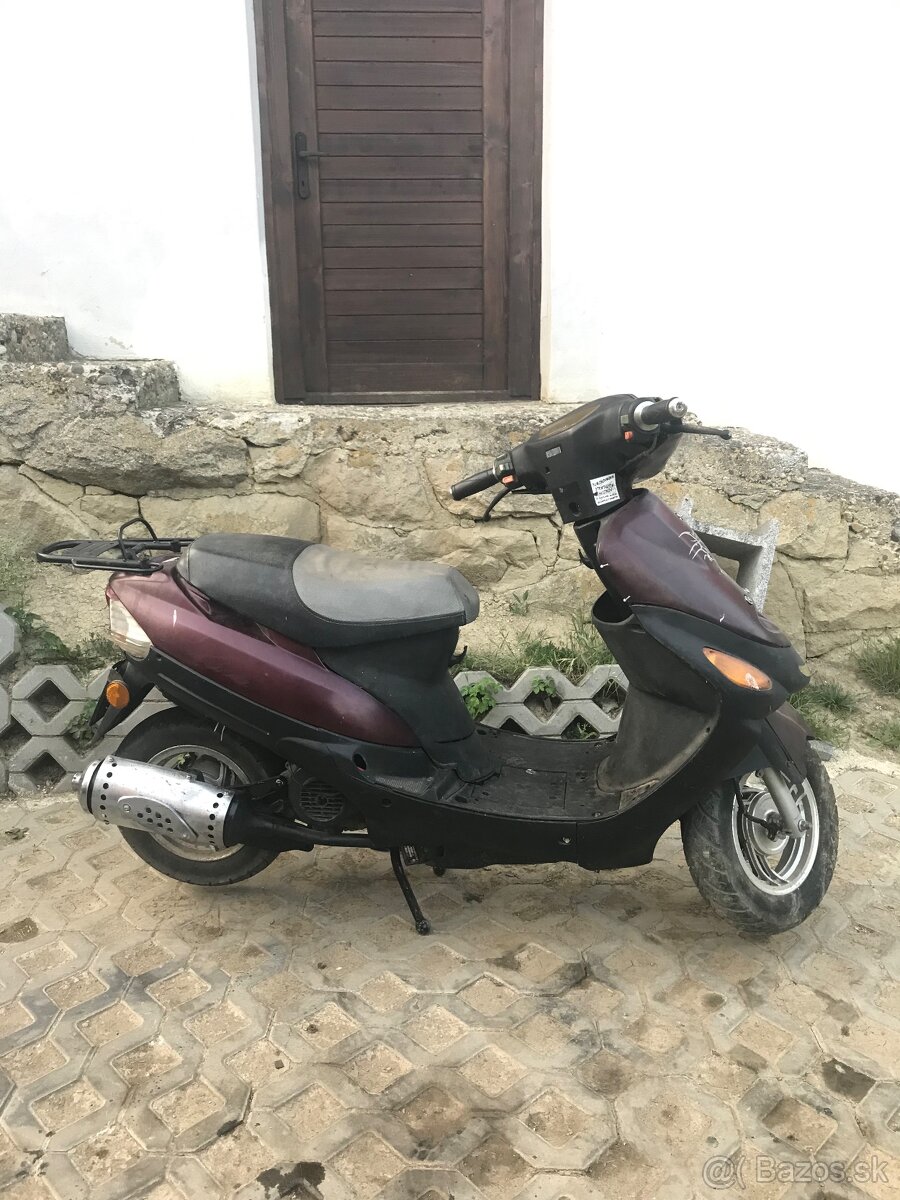 Skúter 50ccm 4T