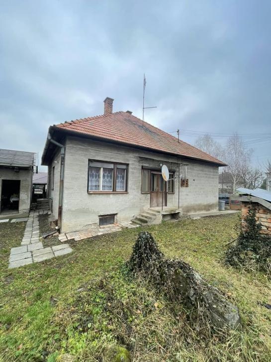 Ponúkam na kúpu rodinný dom v obci Kamenín; neďaleko Štúrova