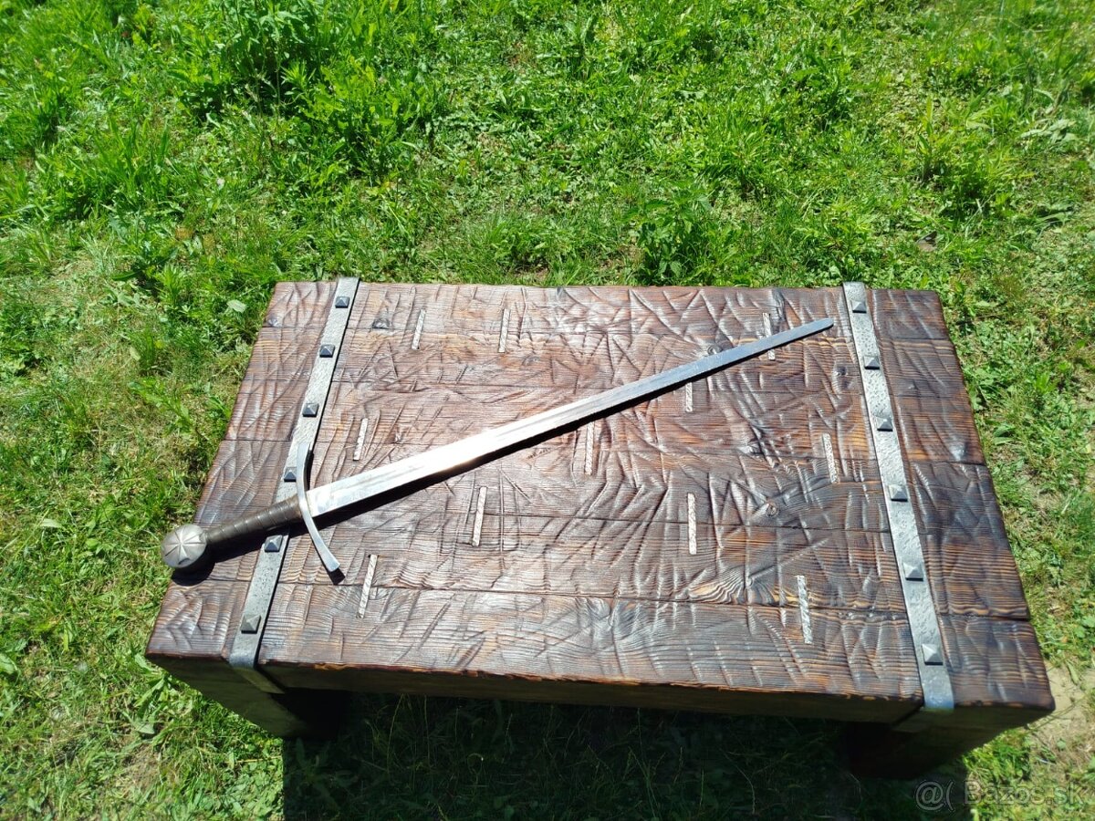 Predám repliku stredovekeho stola
