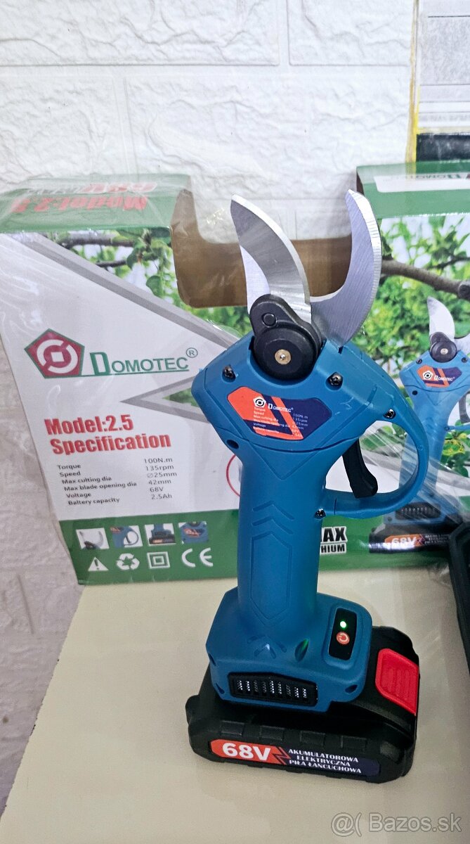 Predám nové aku nožnice 2x bateria nabíjačka kufror