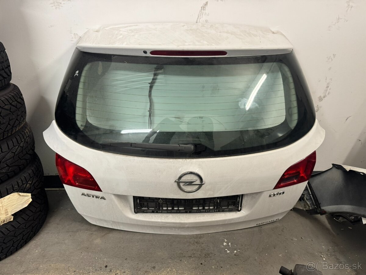 Opel Astra J Kombi - Kufrové dvere / Piate dvere