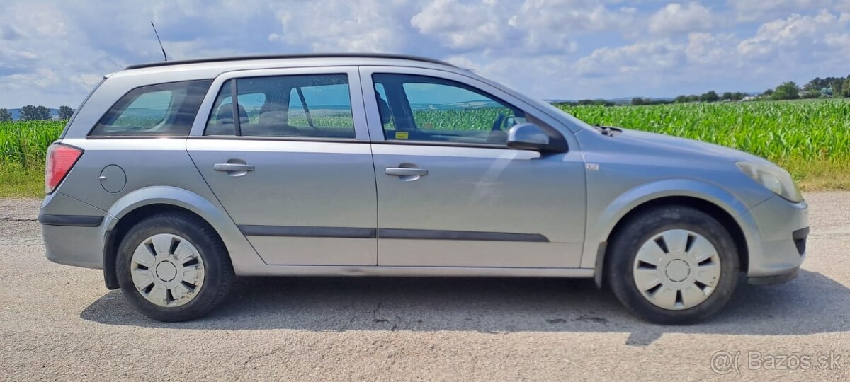 Opel Astra H 2005 1.6 Benzin + zimne pneu