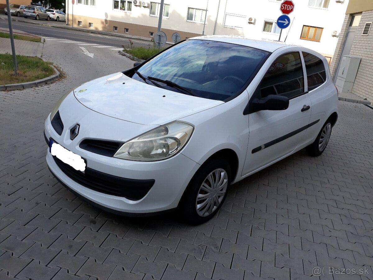 Predám Renault Clio 1.2. benzín 48 kw rok 2008,