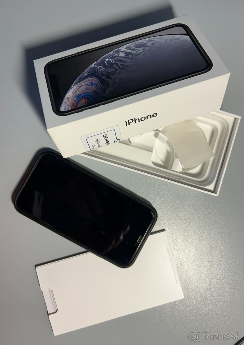 Mobilny telefon iPhone XR 64GB + kryty zdarma