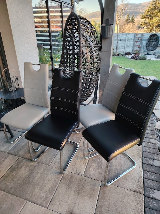 Jedálenské stoličky