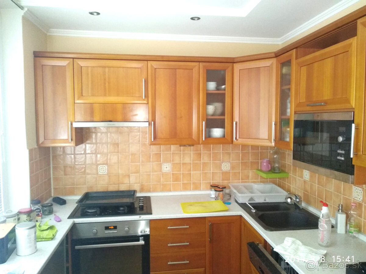 Veľký 3-izbový byt s balkónom, 78m2, Braniskova ul., centrum