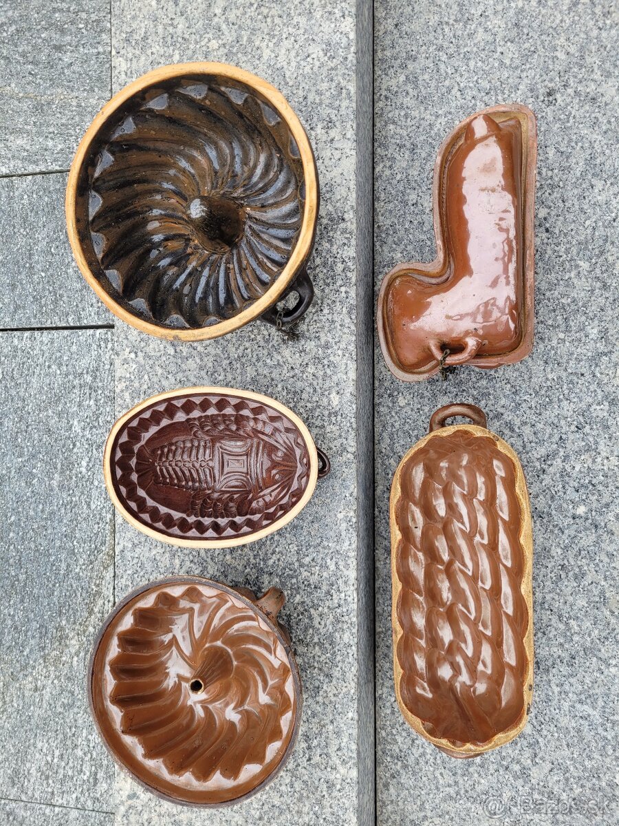 Starožitné hlinené formy na bábovky