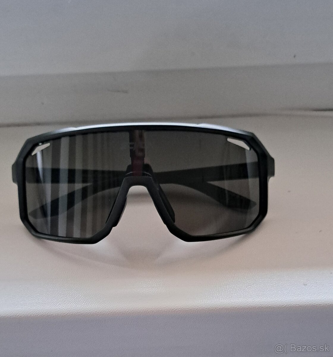 Slnečné športové okuliare SCVCN čierne nové nepoužité