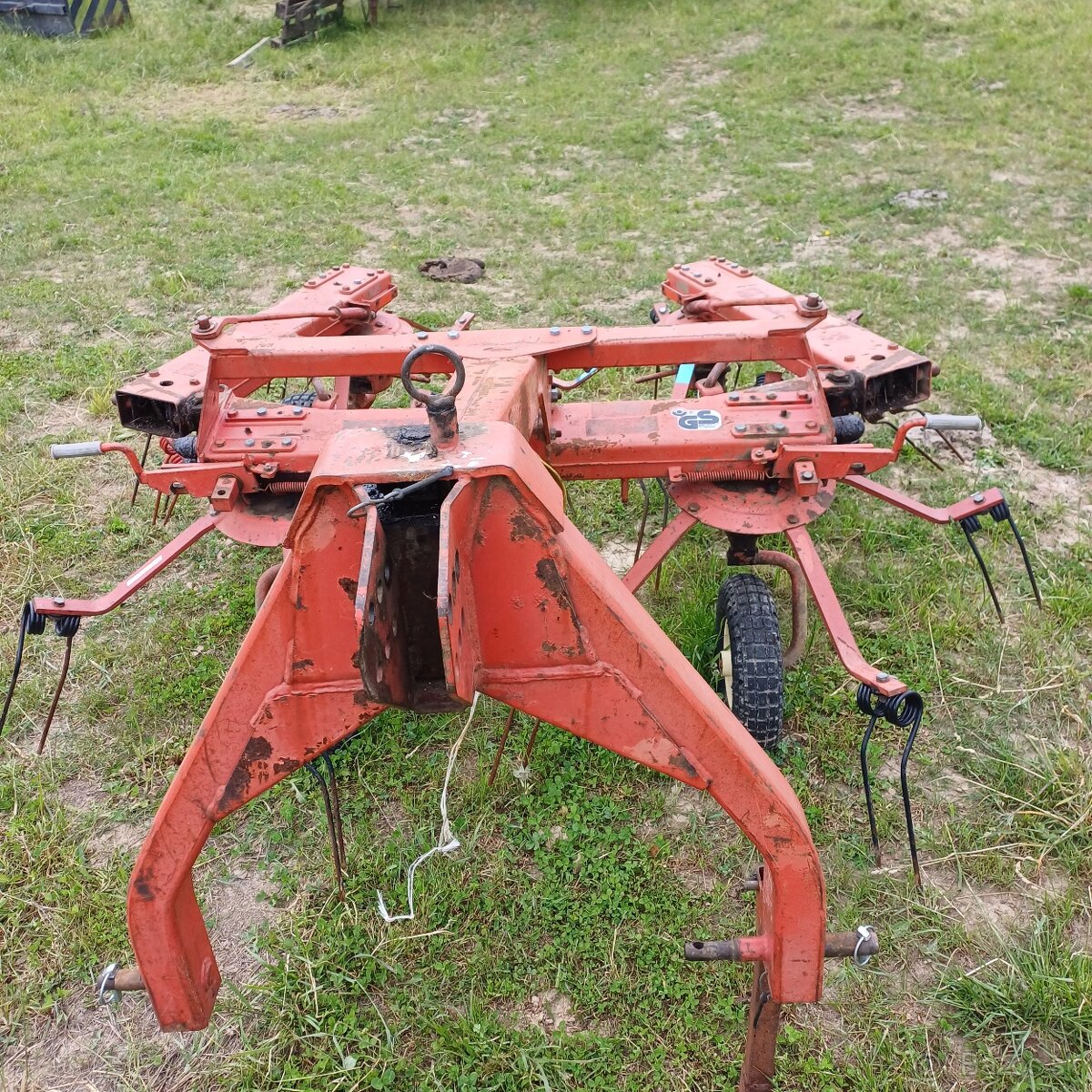 Obracač sena fella th 400