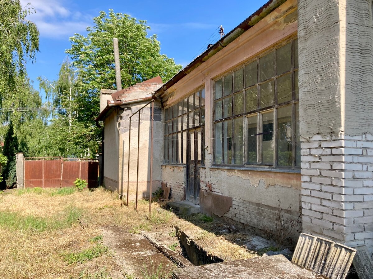 Pozemok /1496m2/ so starým rodinným domom, Vlčany