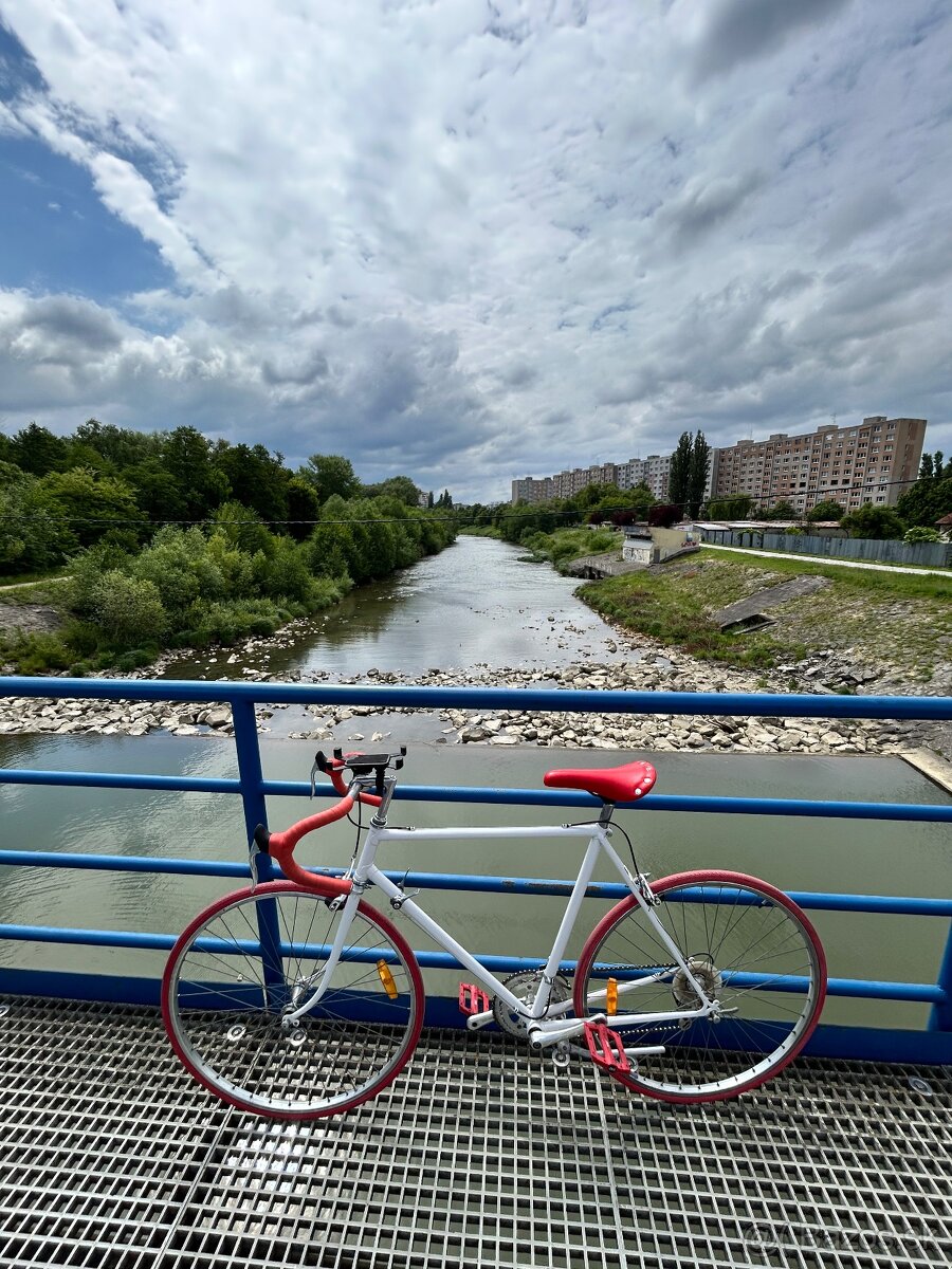 Cestný bicykel favorit