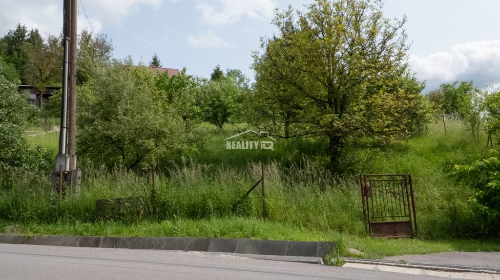 Exkluzívne na predaj slnečný stavebný pozemok 1742 m2, Divin