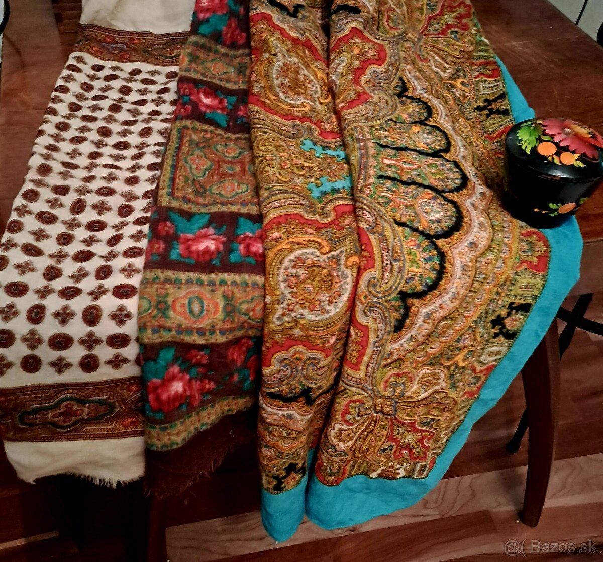 Ludove šatky a sperkovnica