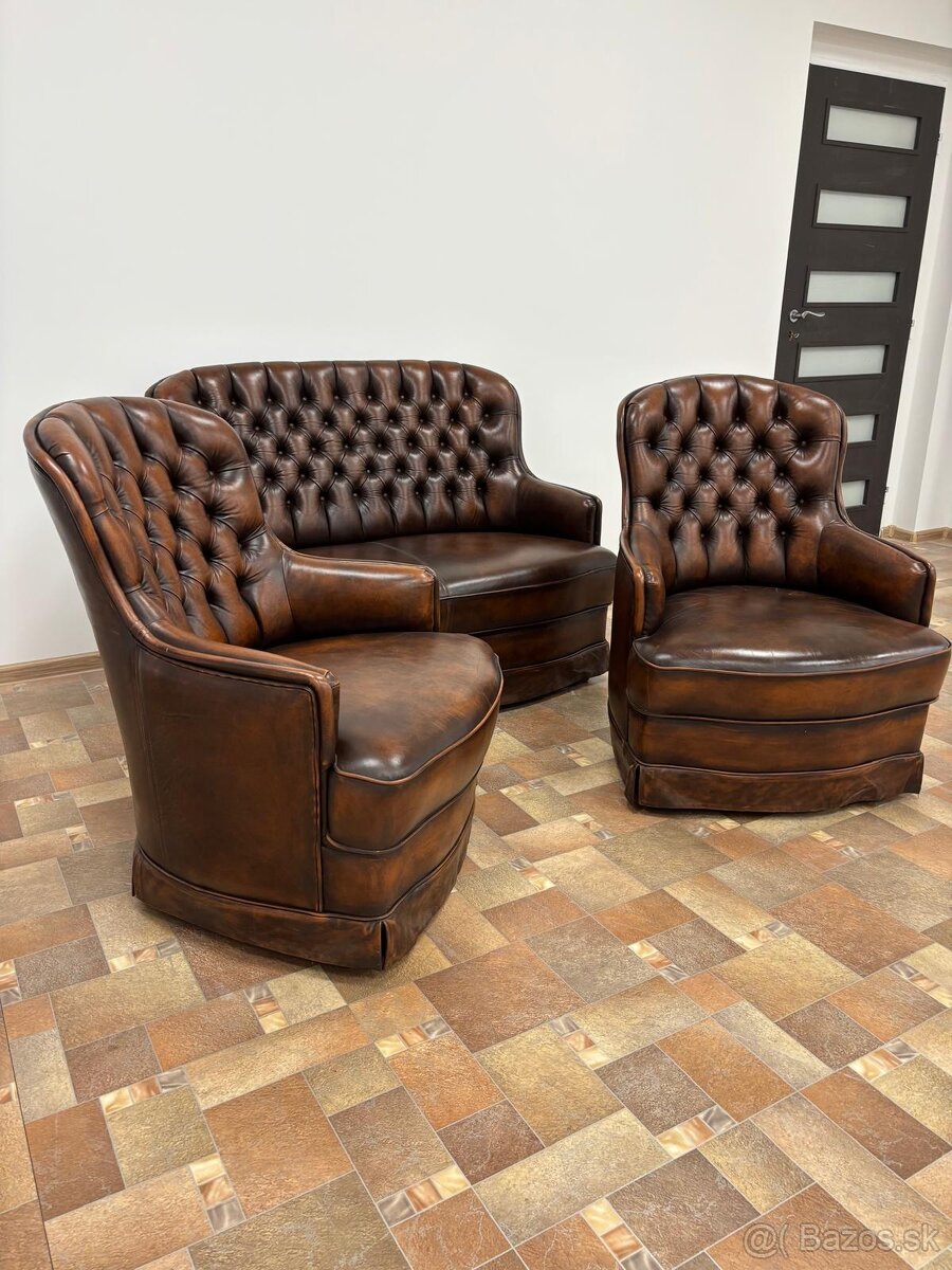 CHESTERFIELD ŠTÝL SEDAČKA,DVOJFAREBNÁ KOŽENÁ-ZĽACNENÁ