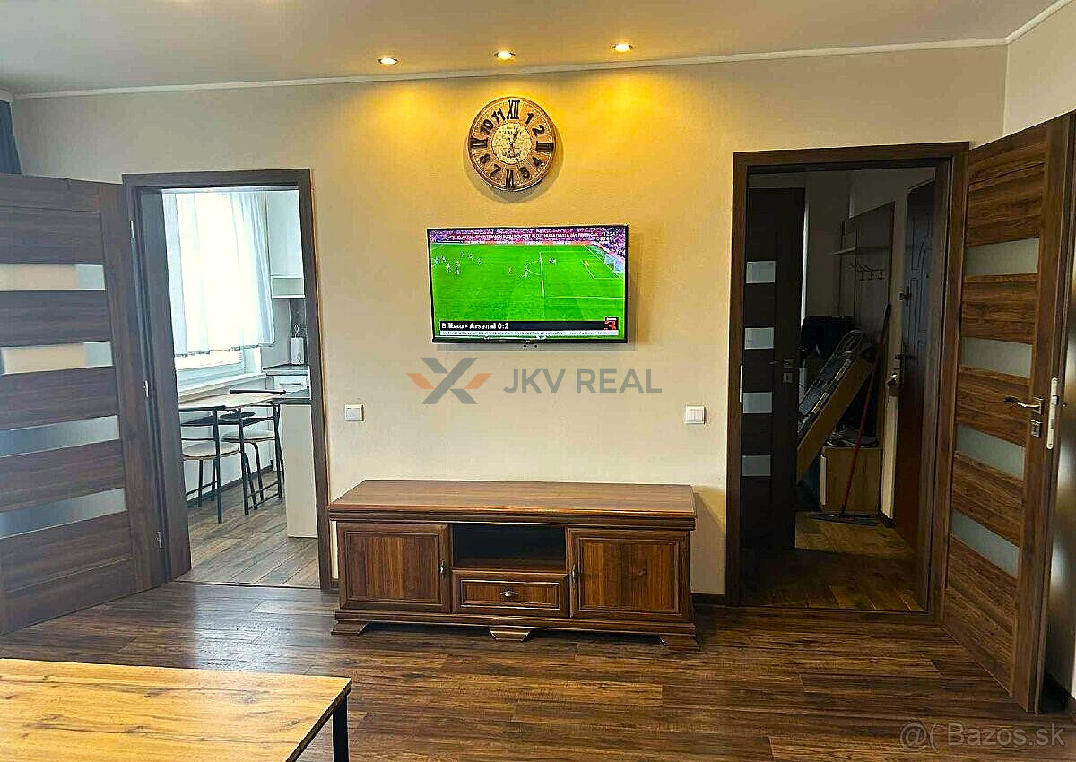 Kompletne zrekonštruovaný čiastočne zariadený 3-izbový byt