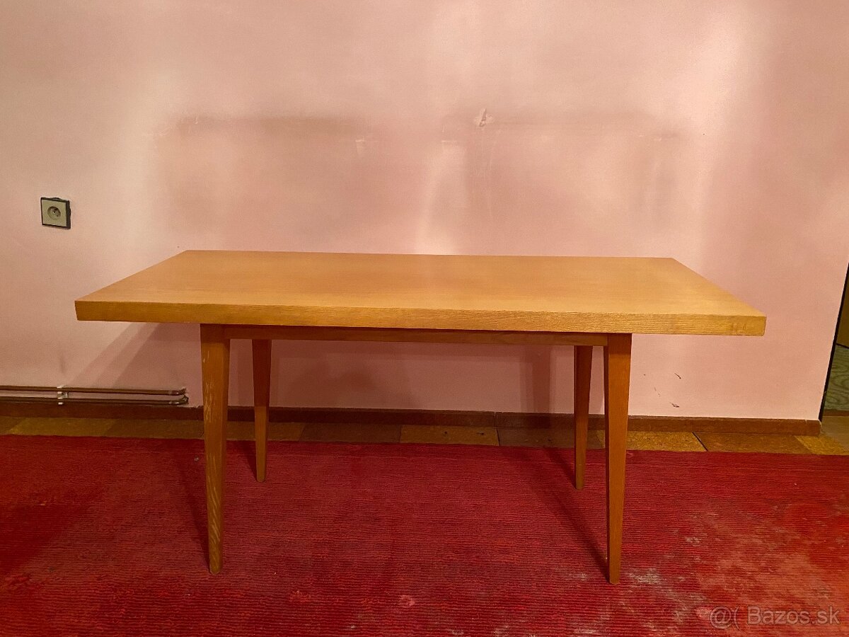 Konferenčný stolík