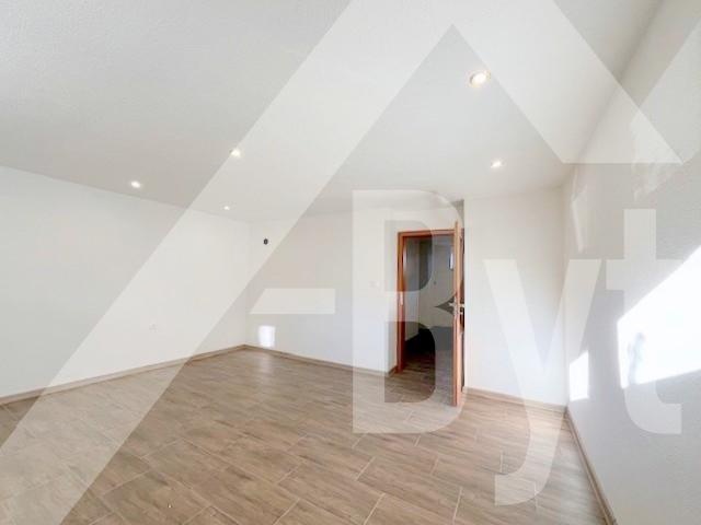 1- IZBOVÝ TEHLOVÝ BYT PO NOVEJ REKONŠTRUKCII, PLAVISKO