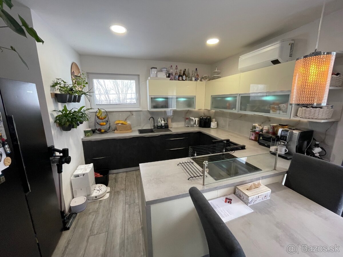 Na predaj novostavba rodinného domu 1.071 m² v Necpaloch