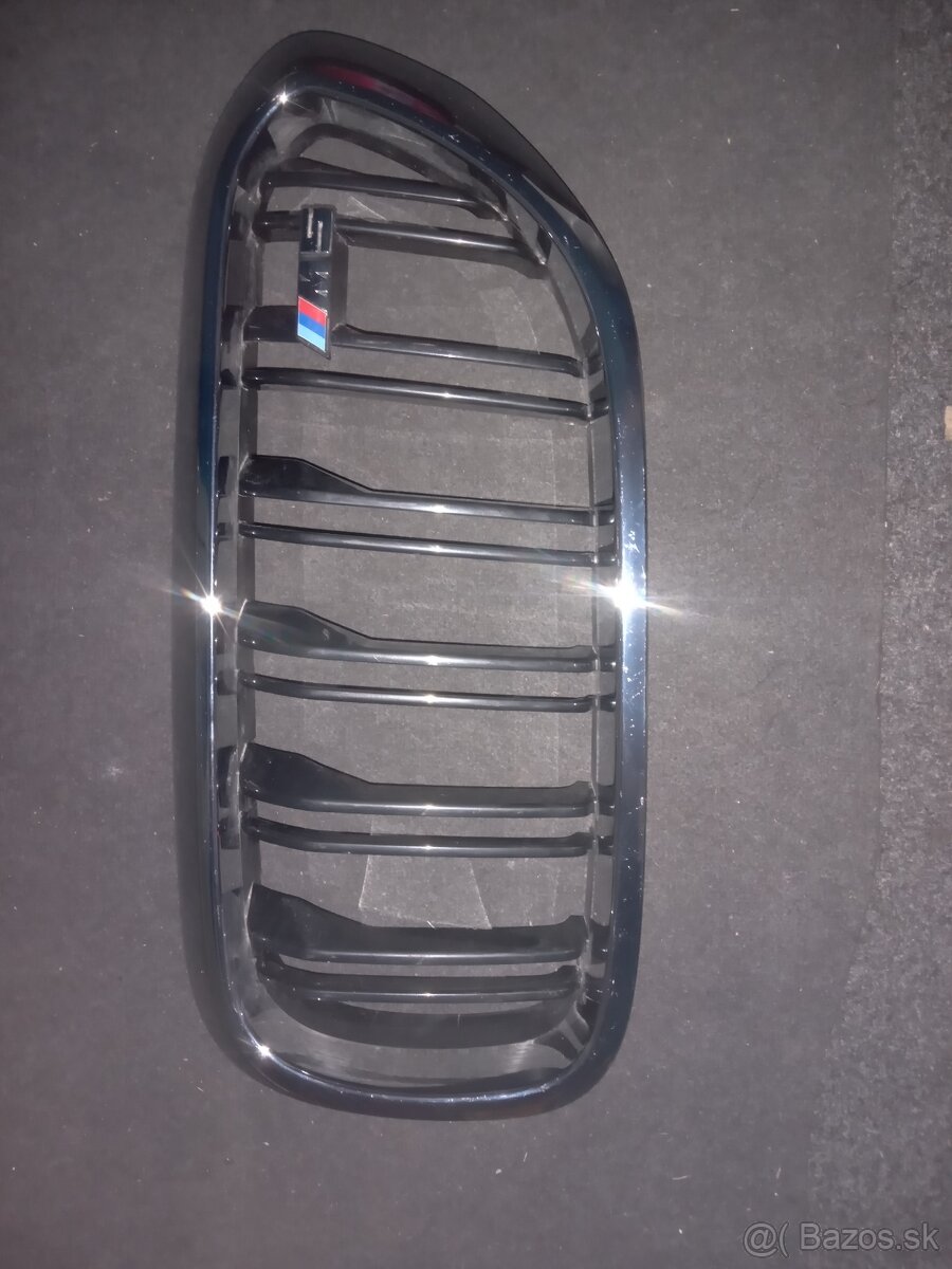 BMW F90 mriežky chladiča