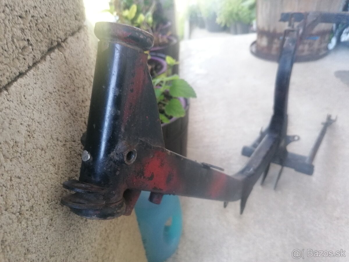Predám rám so zadnou vidlicou na Jawa 23 mustang