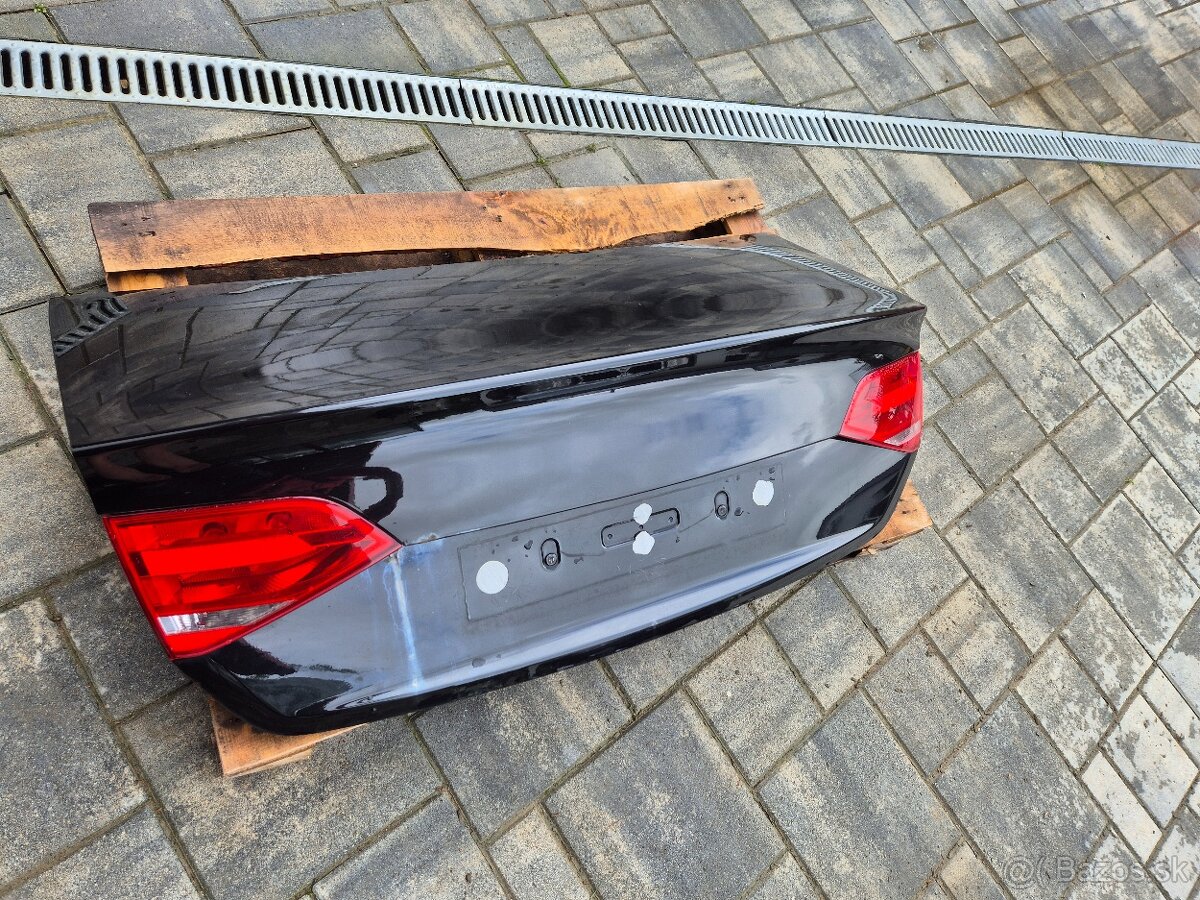 Audi a4 b8 zadna kapota