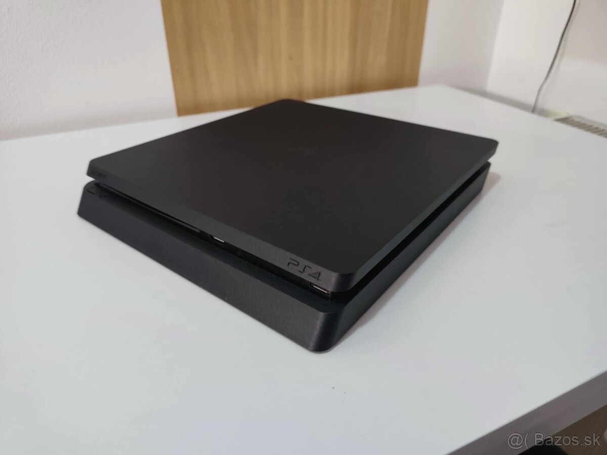 PS4 Slim 1TB + ovládač + príslušenstvo