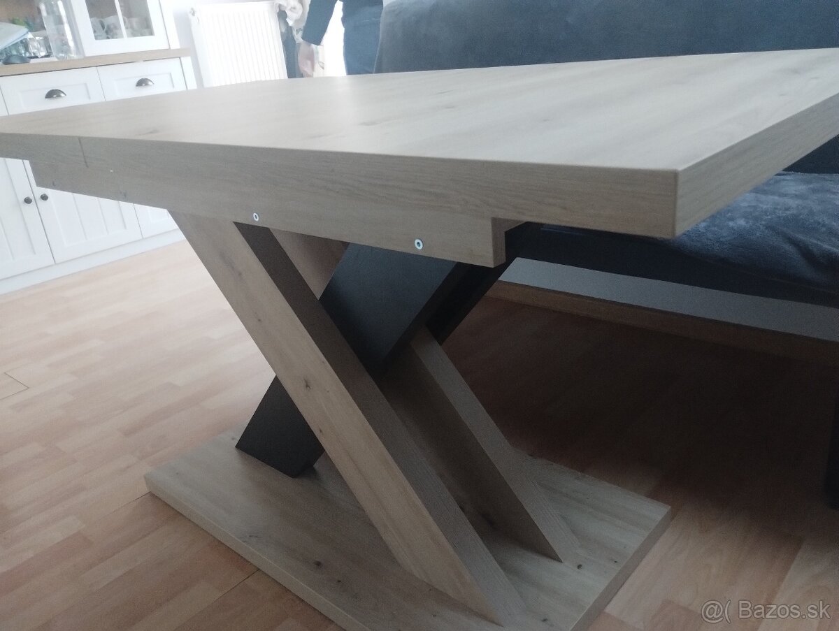 Kuchynský rozťahovací stôl