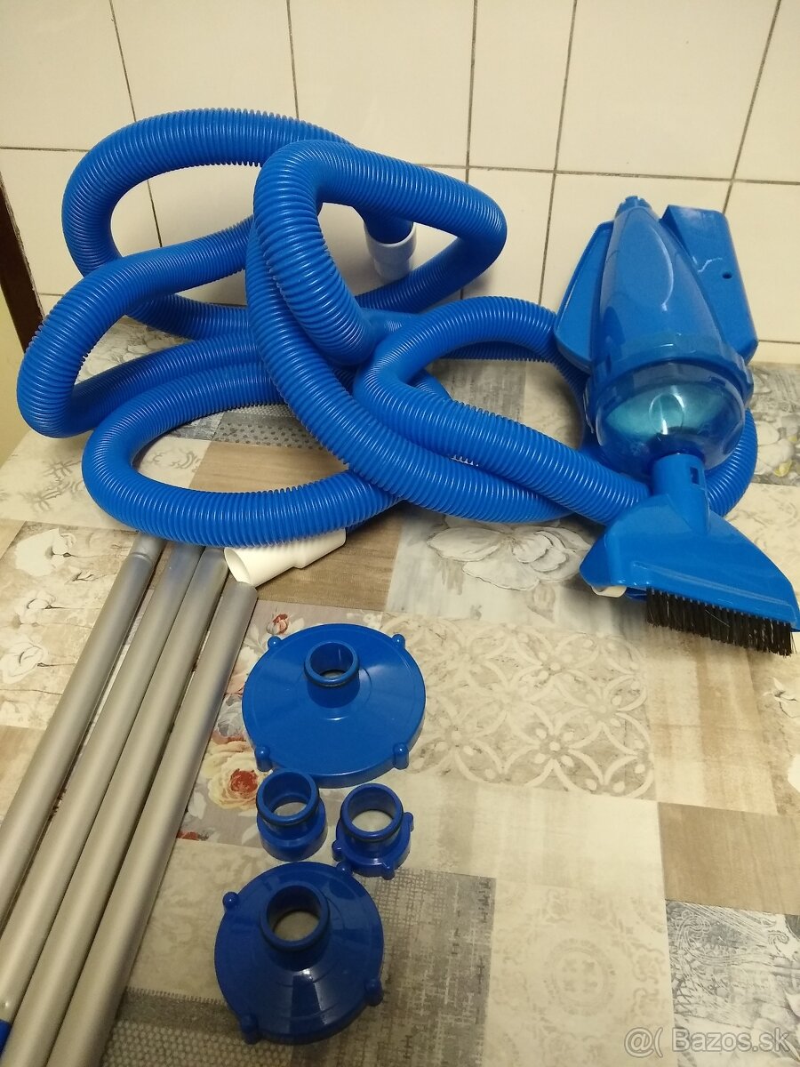 Bazénový vysávač