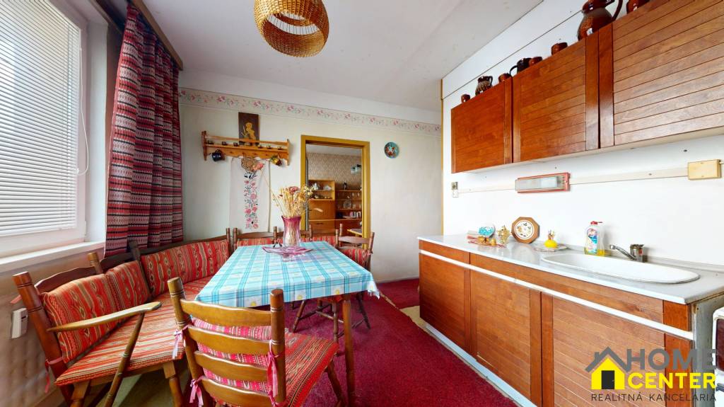 PREDAJ priestranný /65m2/, 2 izbový byt, blízko centra - IBA