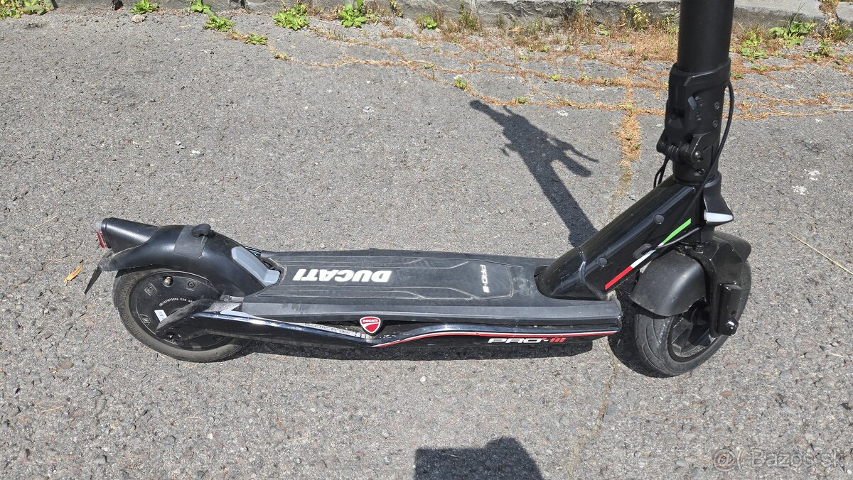 Elektrická kolobežka Ducati Pro III