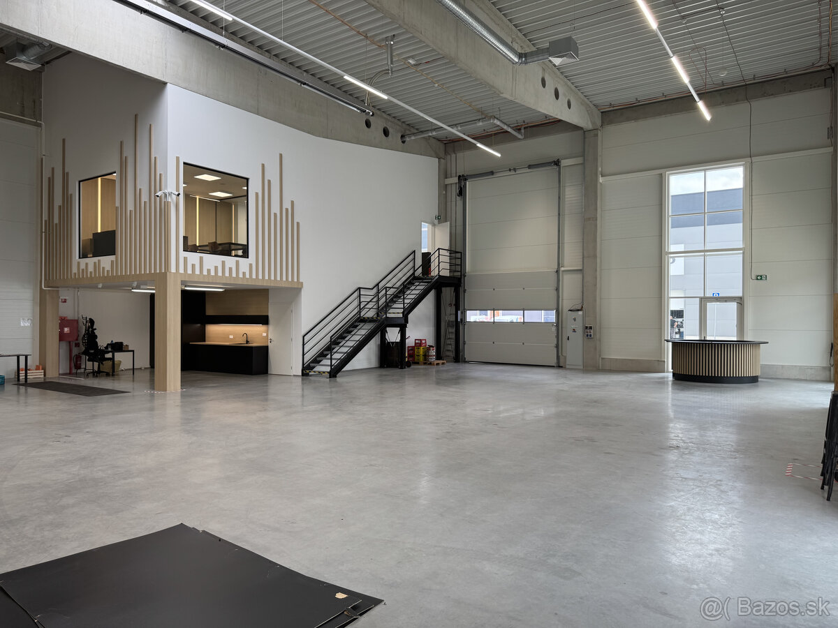 Prenájom rožného obchodno-skladového priestoru 421 m² s kanc